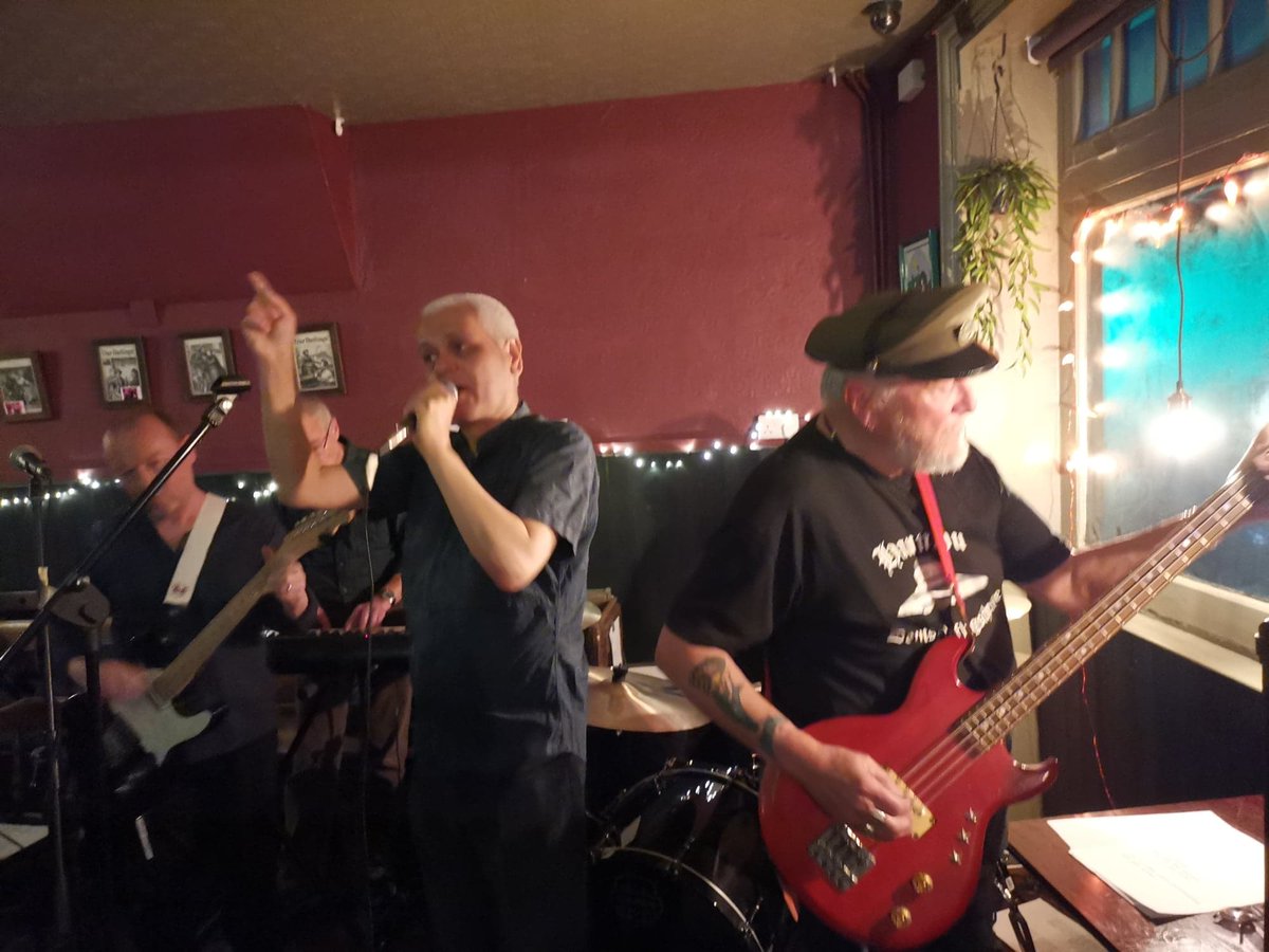 MatthewHansonK1's tweet photo. Great gig The Jolly Brewer Beer House, here's a clip of one of our new songs, You Got Something Babe.
https://t.co/4UMMnws2OB https://t.co/D8ZeAYRn0w