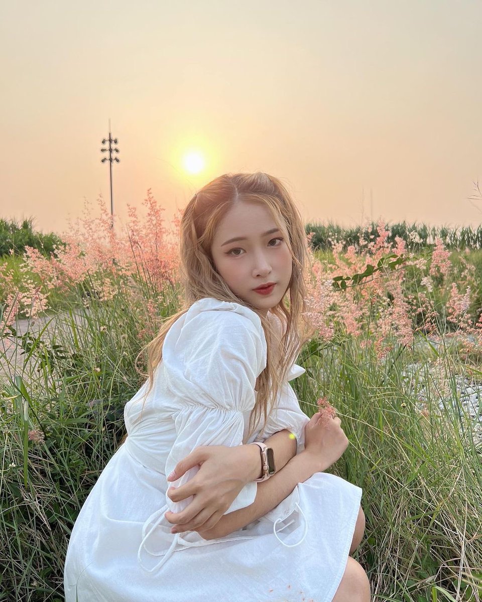 WatchRoseQuartz's tweet photo. [10/04/22] IG : @ayyla_rq 🥰🌸✨

#AylaRQ 
#โรสควอตซ์จะคัมแบค🌹
#RoseQuartzComeBack
#chittychittybang
#chittychittybangchallenge
#ccbchallenge
#Rosequartz #tpop https://t.co/ukiiPKh1Ir