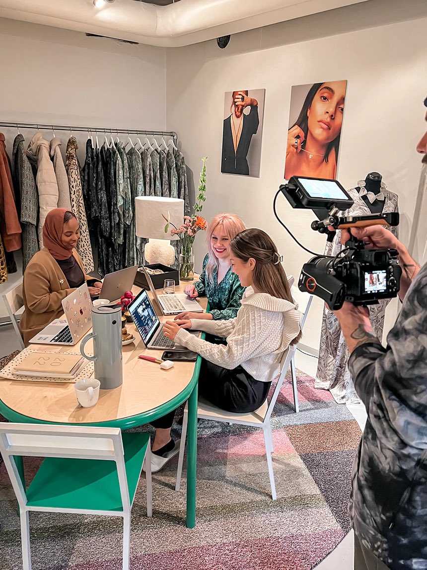 WorldofAlidia's tweet photo. It takes a village! WoA’s amazing CEO @VanjaWikstrom is working hard spreading the word about crypto and NFTs to the wider public in Sweden. 

✨Who introduced you to NFTs?✨

#NFTcommunity #NFTSverige #Kryptosverige #cryptowomen #NFTwomen #womenNFTproject https://t.co/wR2unlYbNP