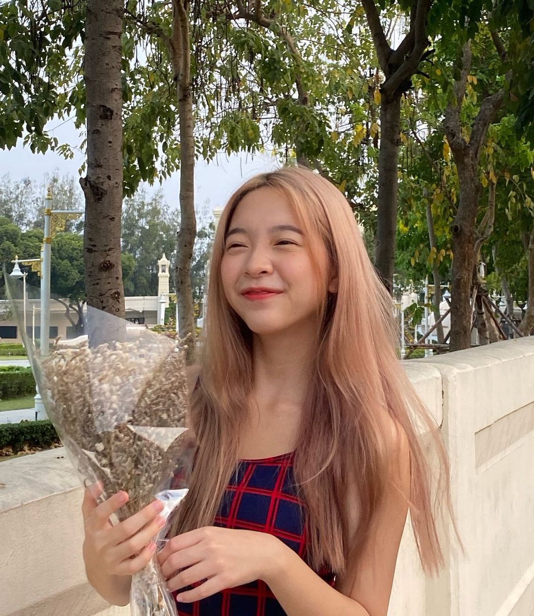 WatchRoseQuartz's tweet photo. [10/04/22] IG : @primmie_rq 

หน้าใสกริ๊ง เพราะมี @mondo_beauty55 ช่วยไว้ ( ˘ ³˘)♥︎ #mondohifu

#PrimmieRQ 
#โรสควอตซ์จะคัมแบค🌹
#RoseQuartzComeBack
#chittychittybang
#chittychittybangchallenge
#ccbchallenge
#Rosequartz #tpop https://t.co/i21ZzLaL5v