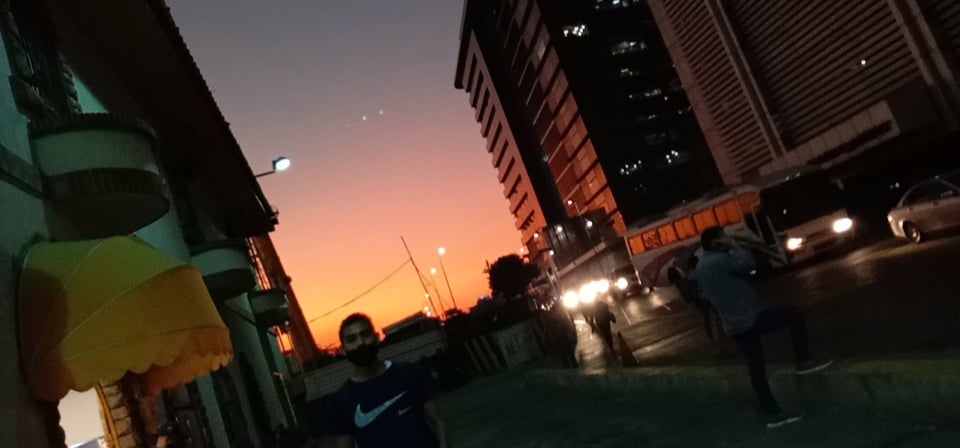 calfresito's tweet photo. caracas de noche. https://t.co/StWFkaaK7D