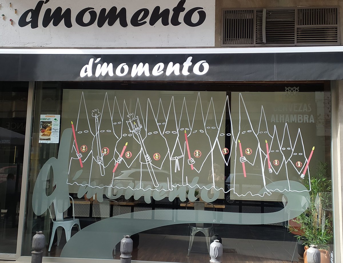 Me encanta este escaparate. Por fin es semana santa en Granada #SemanaSanta2022 #semanasantagranada #ilovegranada