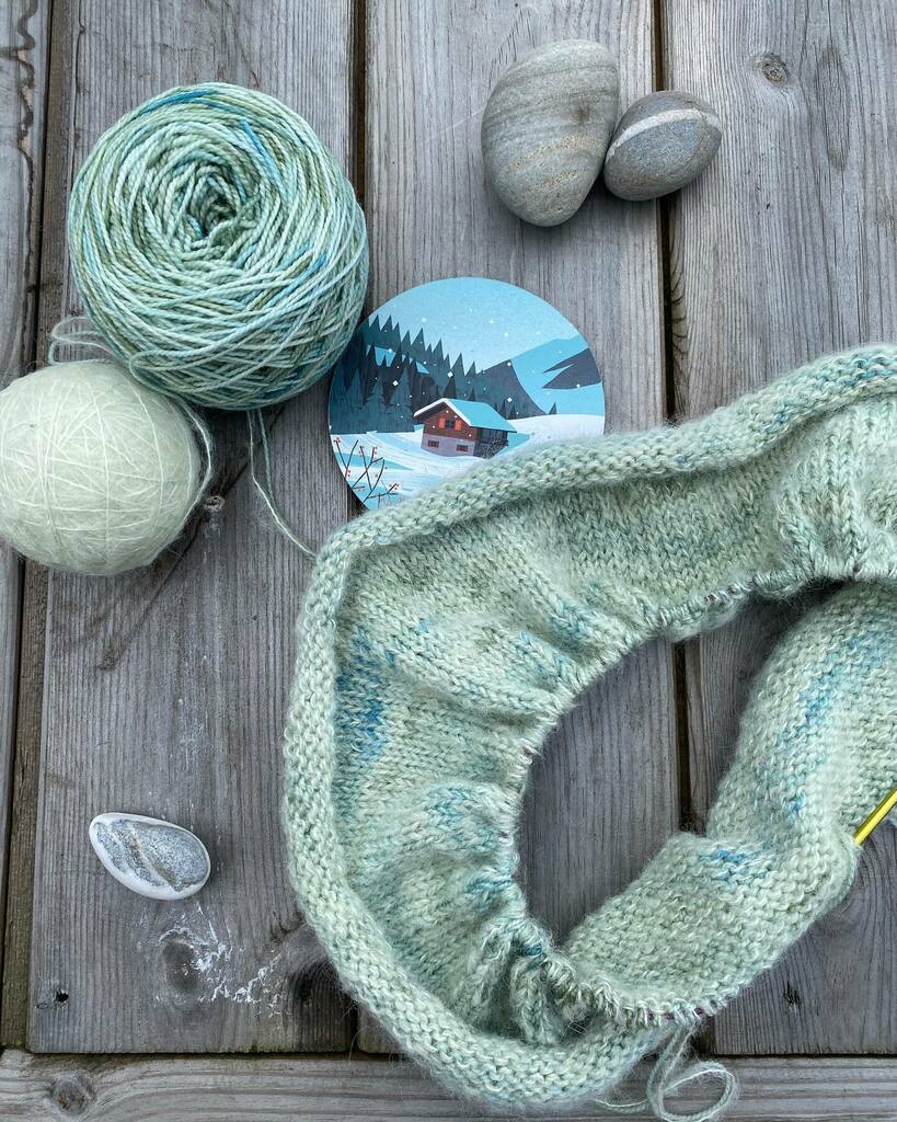 EdenCottage's tweet photo. I’m really busy this weekend but my #WeekendWIP when I get chance to pick it up is this - Nimbus Cowl by @purlsoho using a skein of Brimham High Twist (superwash merino/nylon) alongside a skein of Lowther Lace (baby alpaca/silk fluff). It is hands down t… https://t.co/Kp7ItPDVK6 https://t.co/eLBFsuMpWW