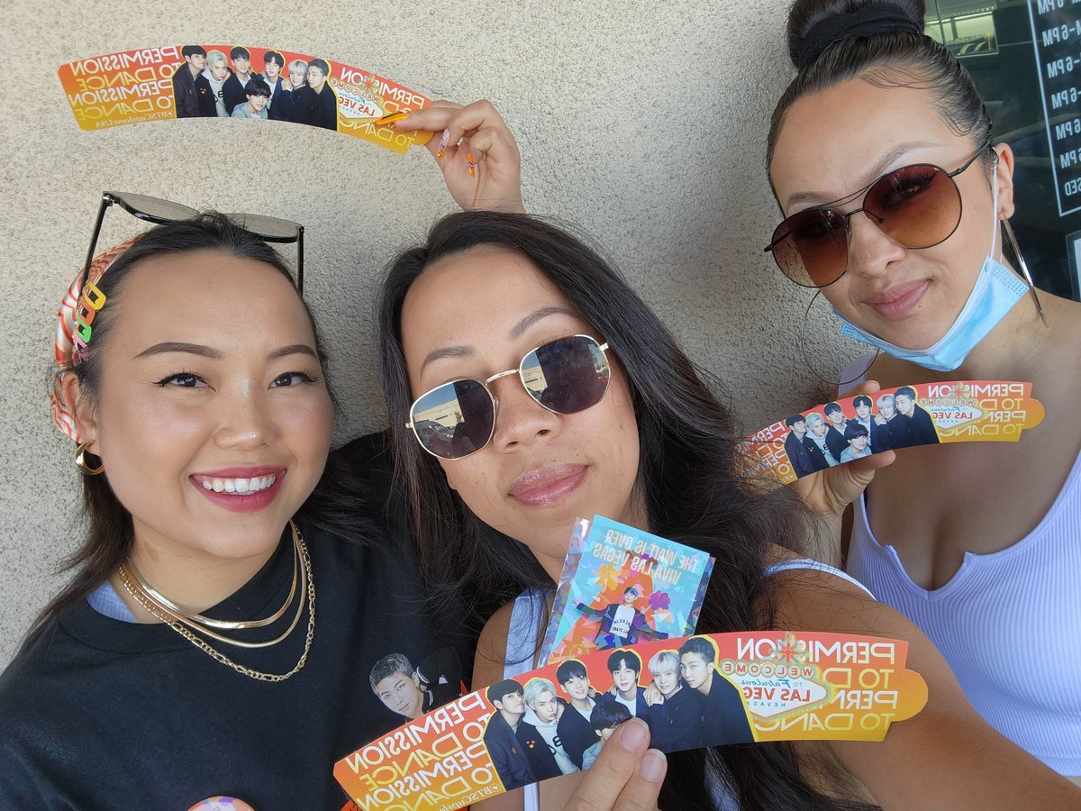 misss_cris's tweet photo. BTS Cup Sleeve event yesterday in Vegas! 🤗🤗🤗 @Sunshine_N_Lee https://t.co/opuT7QTpu3