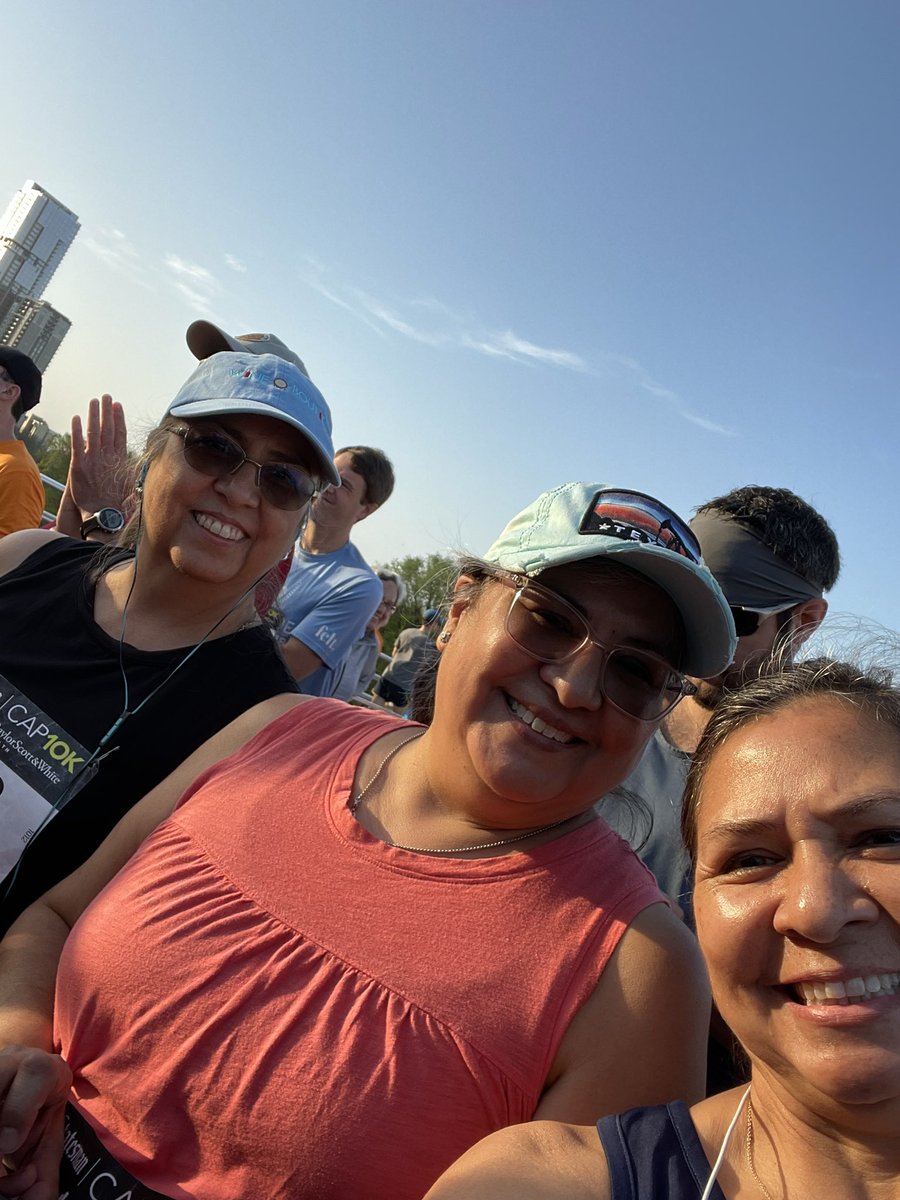 maestraortez's tweet photo. All done with the #cap10k in Austin, Texas!! 🙌🏽🙌🏽💕 #RunToHonor #RunforUkraine 💙💛💙💛 https://t.co/Gcl8xodar3