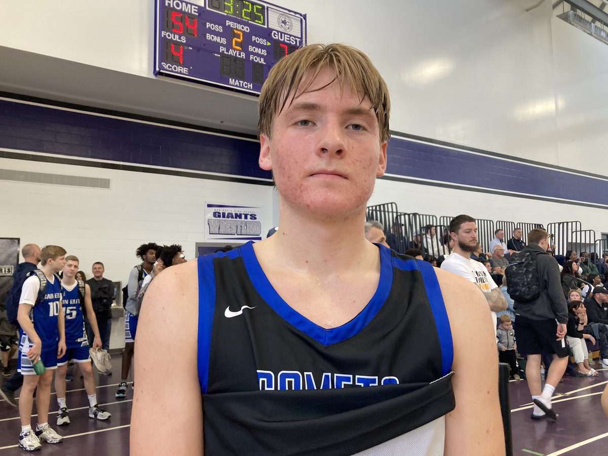 MHS_Boys_'s tweet photo. Nick Evanson doing it all right now offensively. The 6’3 guard is distributing, creating his own shot, getting to the basket. High IQ junior with great overall skill set. @MNCometsElite @ny2lasports #SPRINGEXTRAVAGANZA2K22 https://t.co/qgmNhSjpIP