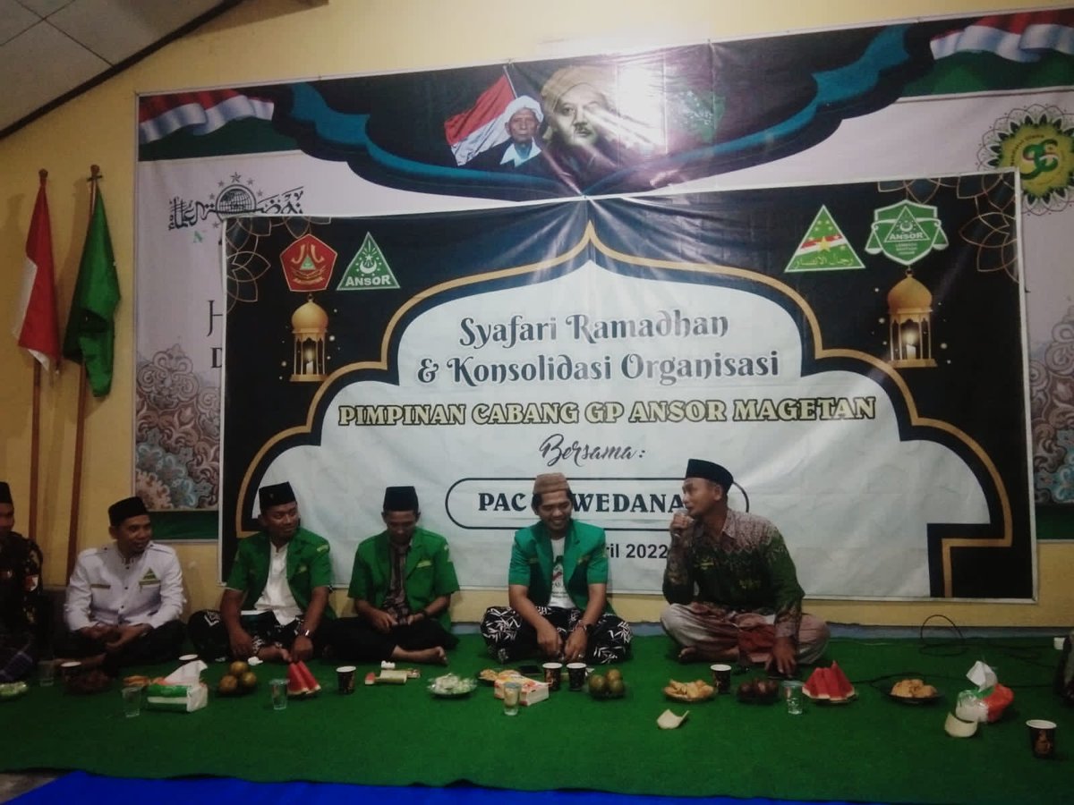 pwansorjatim's tweet photo. Giat Turba Ramadhan PC GP Ansor Magetan malam ini di PAC GP Ansor Kawedanan, diisi dgn Silaturrohim, Sosialisasi Akreditasi PAC, Perekonomian Pengenalan produk ekonomi kerakyatan, Sosialisasi Diklat Paralegal dari LBH Ansor dan Sosialisasi hasil Rakerwil

#SpiritBaruAnsorJatim https://t.co/cMxPRrmldE