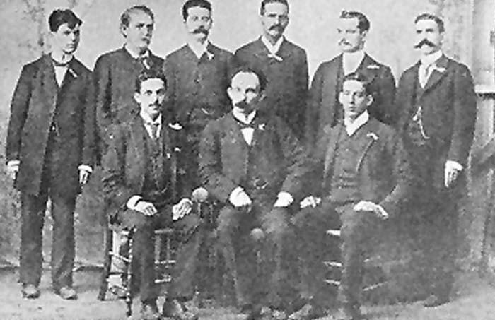 QueipoRuiz's tweet photo. Hace 130 años se constituyó el Partido Revolucionario Cubano con #Martí como su Delegado. Es nuestro #PartidoPCC continuidad de aquel y comprometido con sus héroes #Cuba #VamosConTodo #CubaVive #CubaViveEnSuHistoria https://t.co/QVs4BlYI95