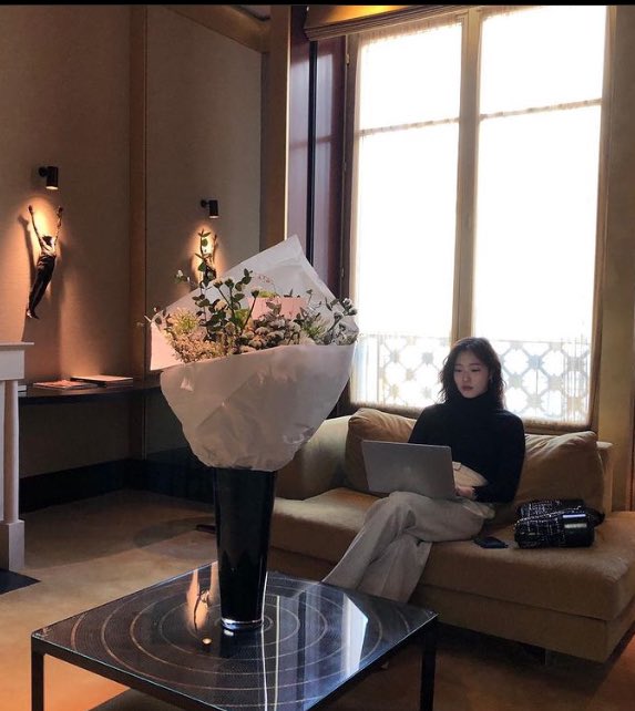 mineunarchive's tweet photo. 🌹💐

#이민호 #김고은 #leeminho #kimgoeun https://t.co/4M4pTOrdcV