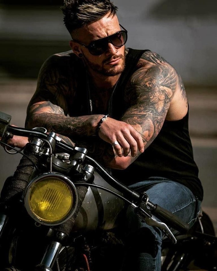 What are your plans for the weekend? #darkromance #bookstagram #kindleunlimited #booklover #romancebooks #comingsoon #mustread #readersofinstagram #b #bookstagrammer #bookworm #romance #books #bookish #reverseharem #reading #contemporaryromance #bookaddict #booknerd #dark #darkro
