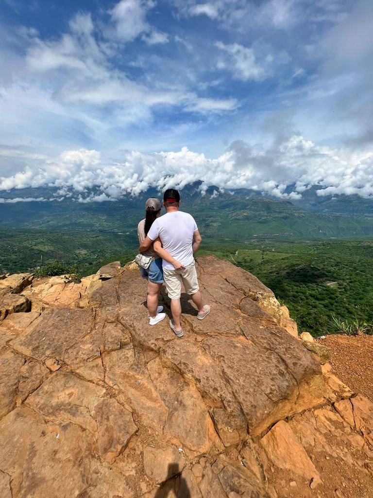 ZapataPimienta's tweet photo. Conocer los lugares hermosos de nuestra tierra con la mejor compañía, siempre será el mejor plan🌎💕🤩          • Barichara- Santander https://t.co/hYgLc3Iths