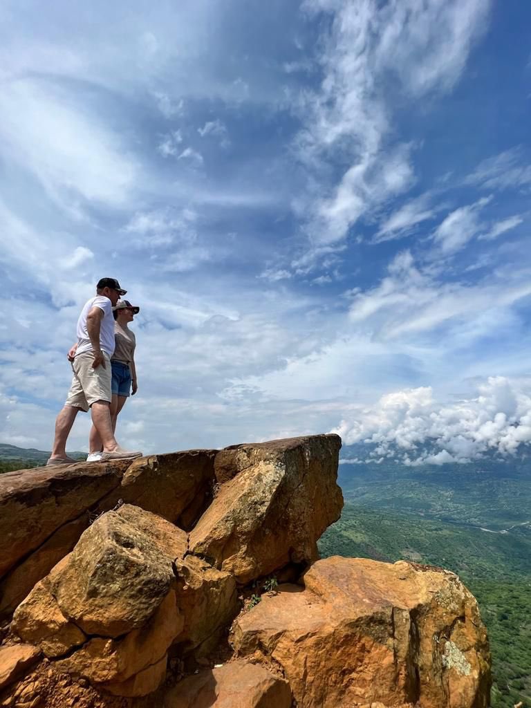 ZapataPimienta's tweet photo. Conocer los lugares hermosos de nuestra tierra con la mejor compañía, siempre será el mejor plan🌎💕🤩          • Barichara- Santander https://t.co/hYgLc3Iths