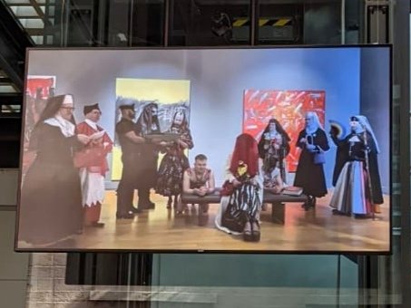 Spells_Against's tweet photo. What a weekend!
Spent Friday at @mcrartgallery watching some wonderful queer performances and talks inspired by #DerekJarman. Then back again yesterday to witness the canonisation of #DavidHoyle - "on the LASER DISPLAY SCREEN!". https://t.co/BxRzU6zJMw