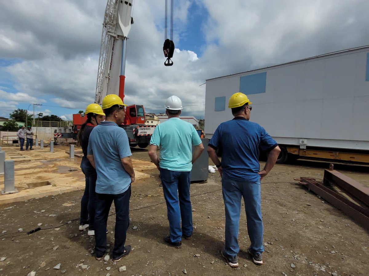 Casagrande_ES's tweet photo. Domingo para acompanhar as instalações dos eletrocentros das estações de bombeamento de Aguas pluviais de Jardim Marilândia e Cobilandia. Investimento histórico em macrodrenagem que irá melhorar o problema das inundações de Vila Velha e Cariacica. https://t.co/guxA5C1ANy
