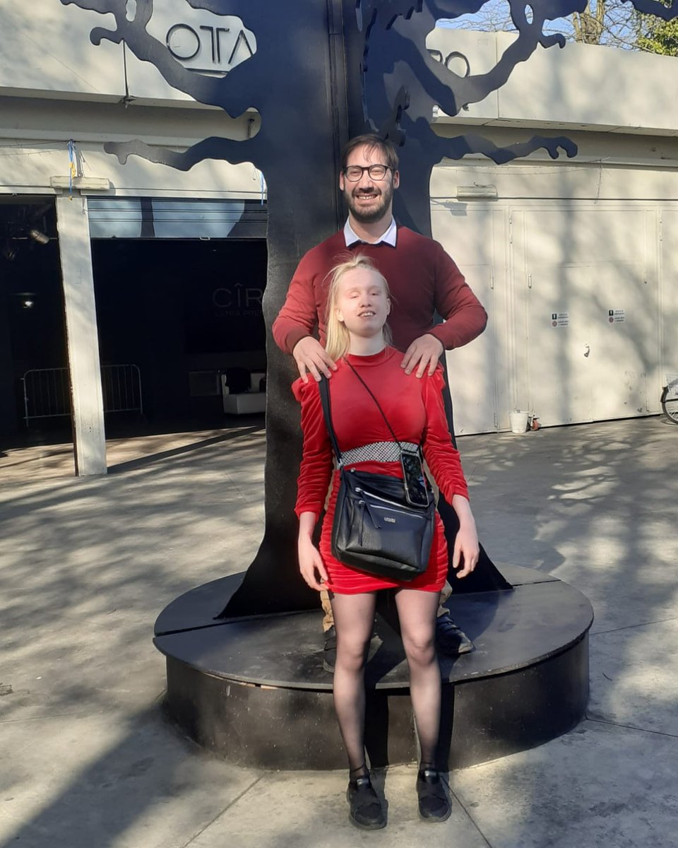 Oggi festeggiamo i 19 anni di Desirée, mia sorella. Lei come me vive una disabilità dalla nascita: è cieca!

Il mio impegno politico è per lei e per tutti i ragazzi e le ragazze con disabilità.
Auguri ❤