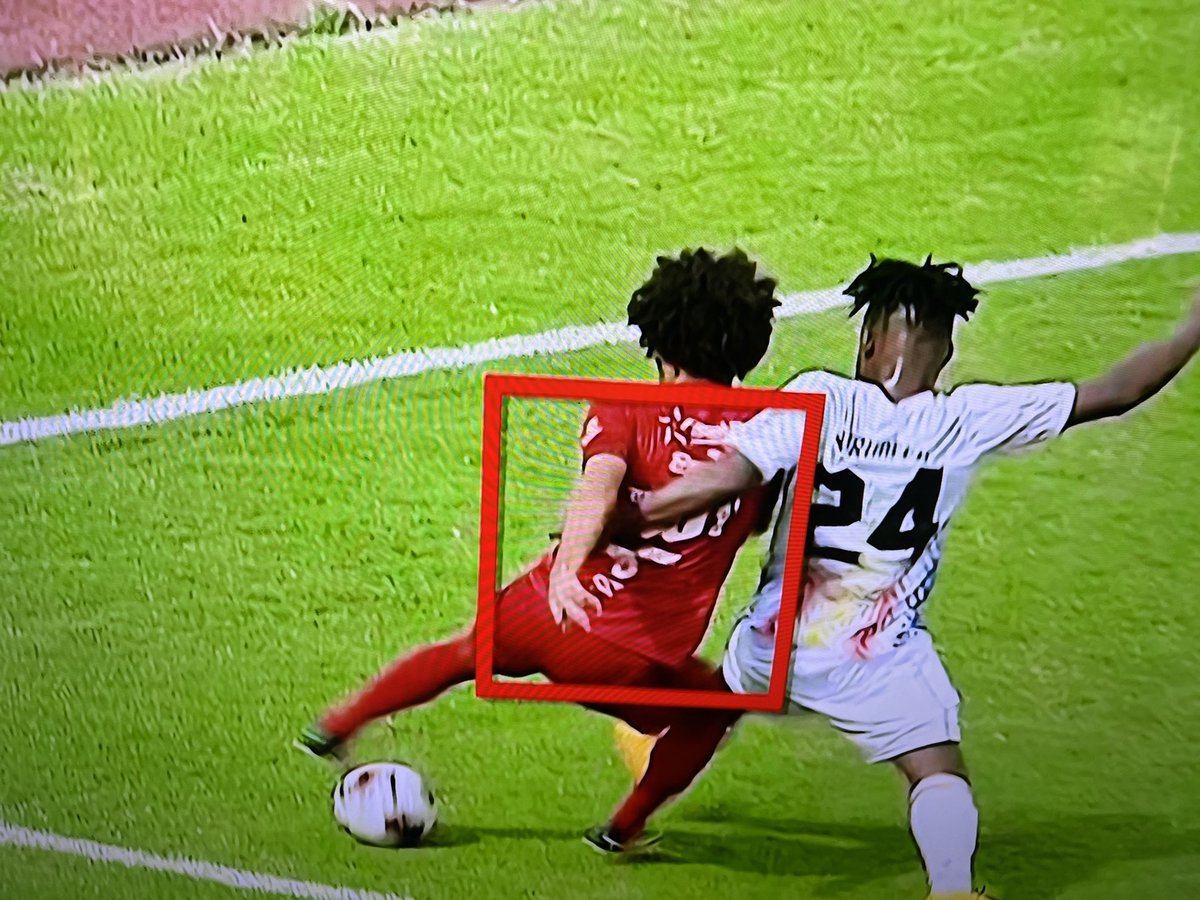 JeromeOtchere's tweet photo. What in Gama’s name is Nurudeen’s hand doing? Referee Ken Pady got it right 😄 https://t.co/dIzBz3O18s