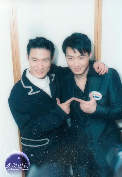 Ashley_LCKL's tweet photo. 홍영 인생네컷 다인용 포즈 추천 
 ㄴ괜찮은 포즈라곤 얘기 안했다 https://t.co/EkaYM4b38D