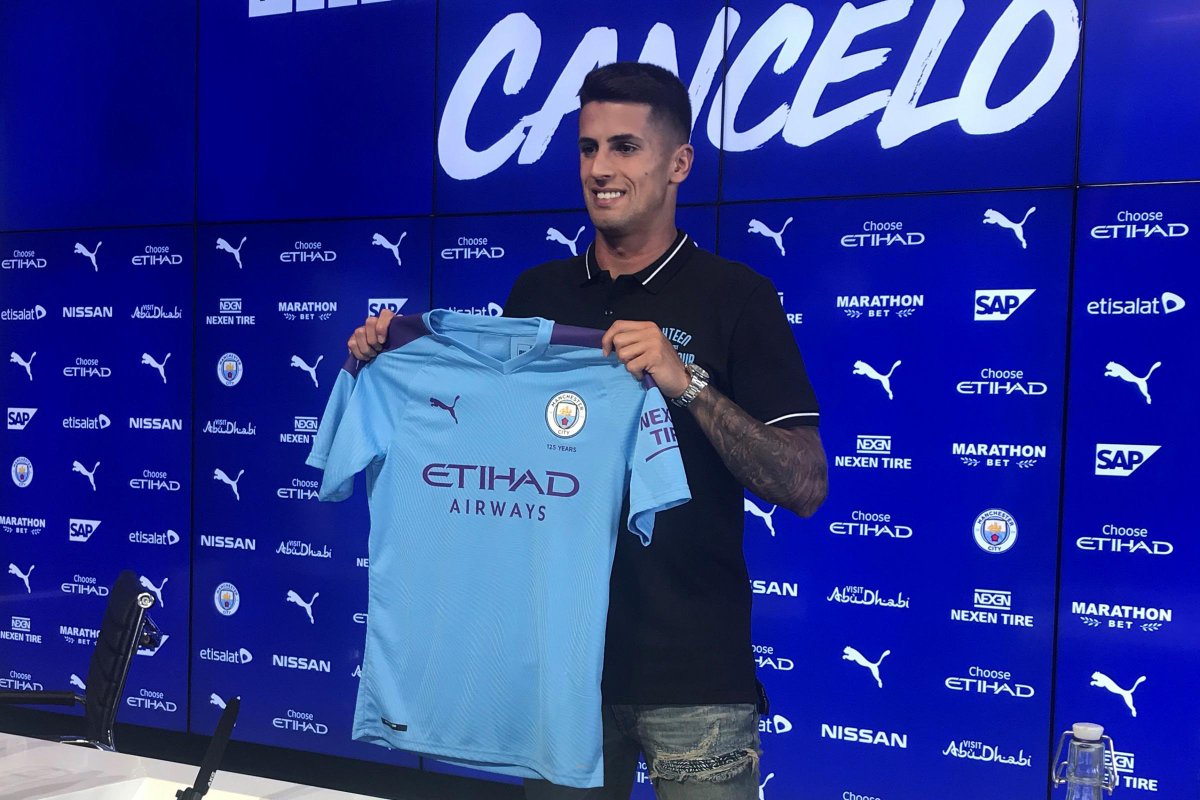 FootyHumour's tweet photo. If you’re ever having a bad day, just remember there was someone at Juventus who thought it would be a good idea to exchange Danilo for Joao Cancelo. 🤡 https://t.co/2wcchR51J8