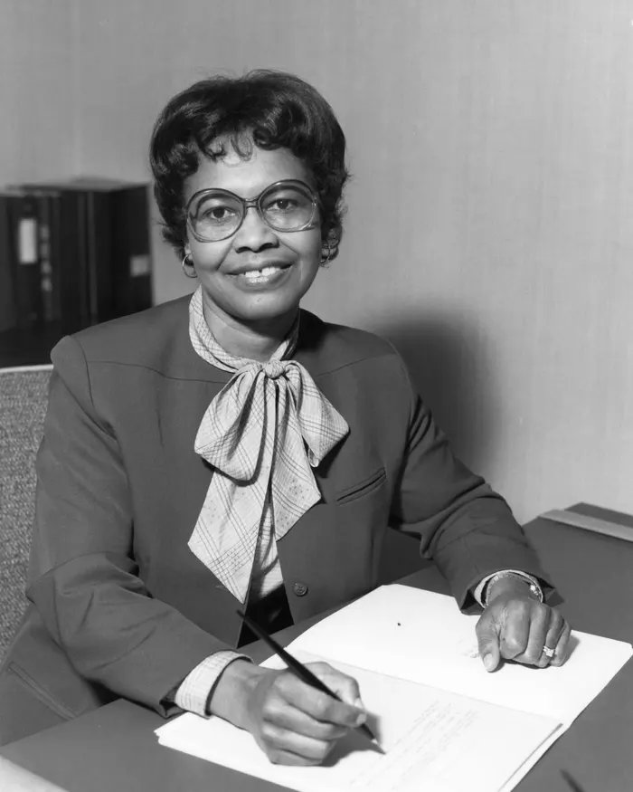 AfricanArchives's tweet photo. Dr. Gladys West helped develop the GPS (Global Positioning System). She is responsible for the math used in GPS technology. 

You can thank her the next time you use any navigation device like Google Maps to get around! https://t.co/mUob02toI8