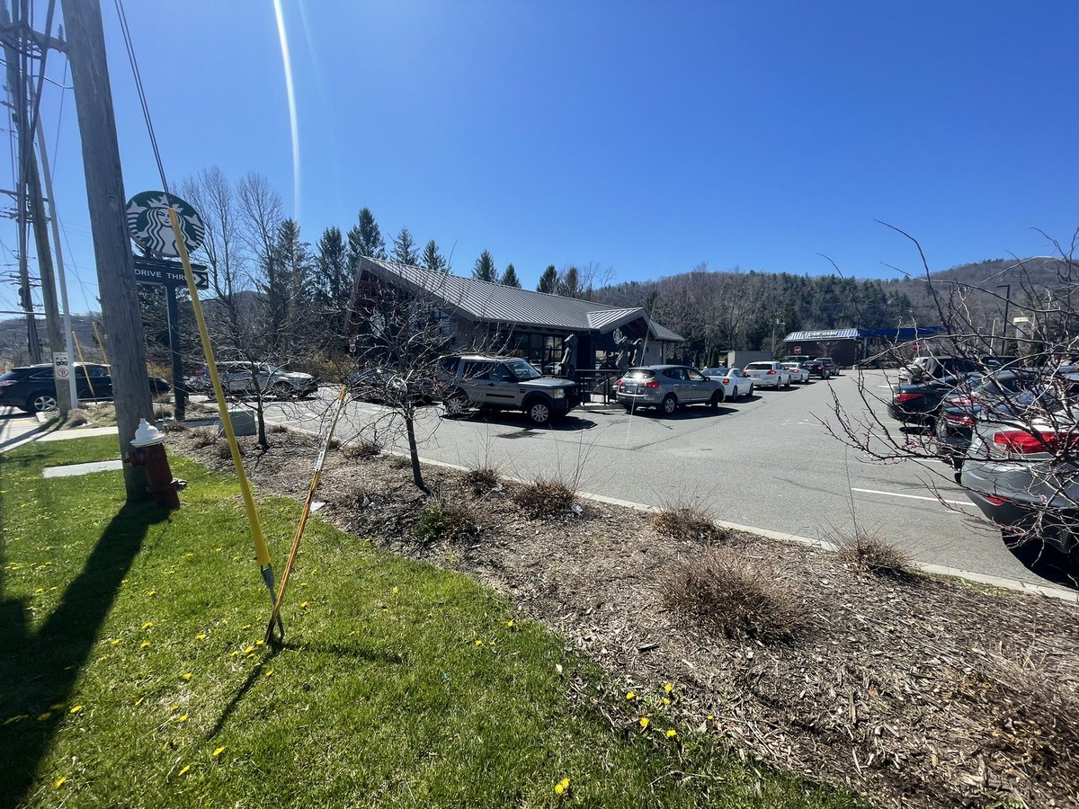 celises_pieces's tweet photo. @StarbucksCare please bring a 2nd Starbuck’s to Boone, NC. Growing rapidly urbanites to mountainites, university expanded, vacationers all year. This is the daily here #BooneBoom https://t.co/X6gjxu3rvG