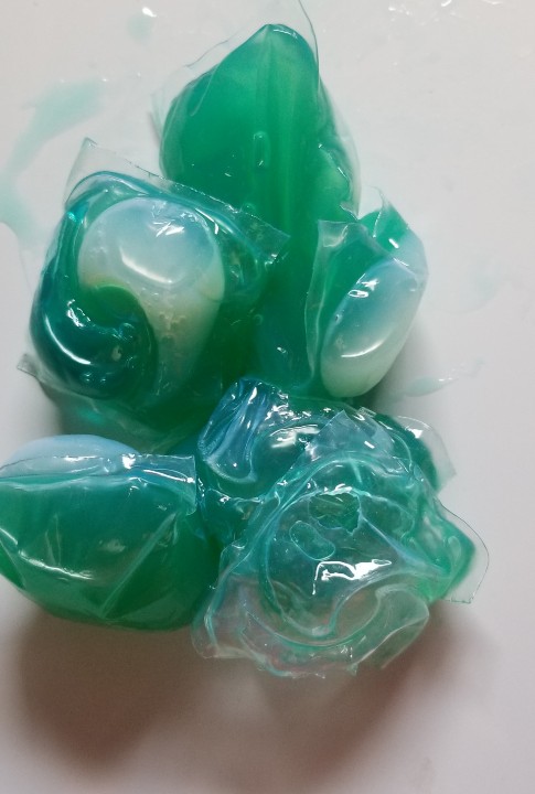 1Swthng's tweet photo. @Gain how is someone supposed to use gain flings like these that are all stuck together and busted open? https://t.co/zQdGlOO1l1
