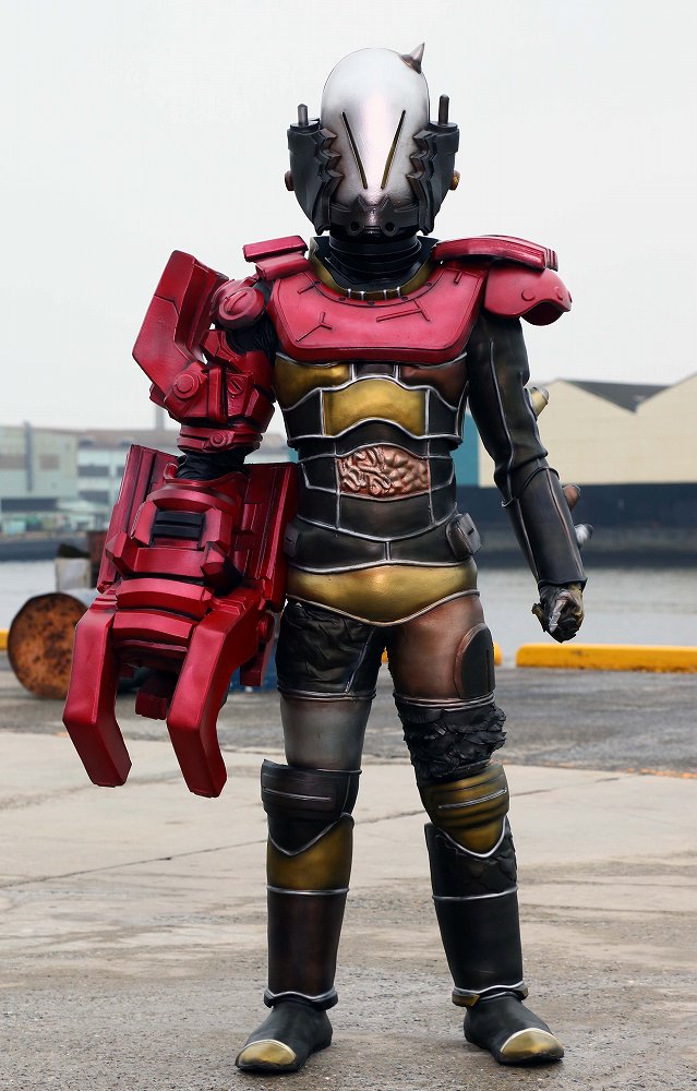rider_kaijin's tweet photo. ロボルバグスター

登場作品:仮面ライダーエグゼイド
能力:格闘攻撃、物理耐性
変身者:来瀬荘司

バグスターとして蘇った来瀬荘司がプロトゲキトツロボッツガシャットのデータを取り込み、変化した姿。
右腕の強化アームを利用した格闘攻撃を得意とする。

演:棚橋弘至 https://t.co/LRuJuttwM8