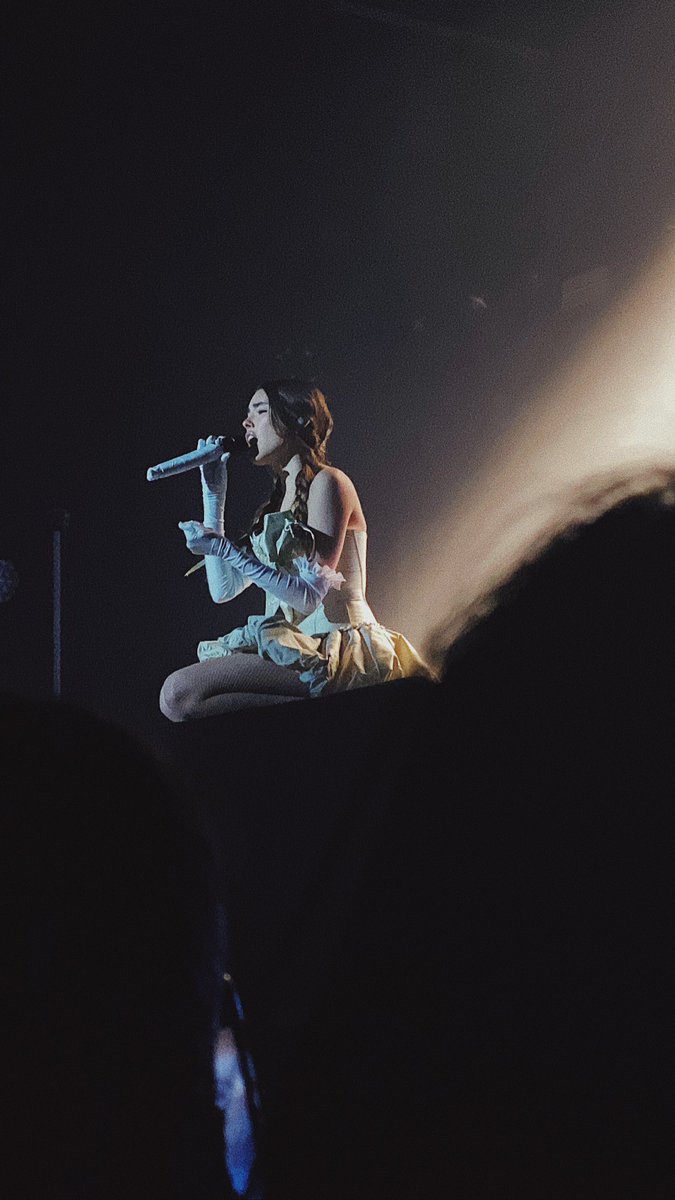 xlavanax's tweet photo. ♛ April 7th 2022 | Life Support Tour | Cologne, Germany ♛ @madisonbeer #LSTCologne https://t.co/t0JkrzTQR6