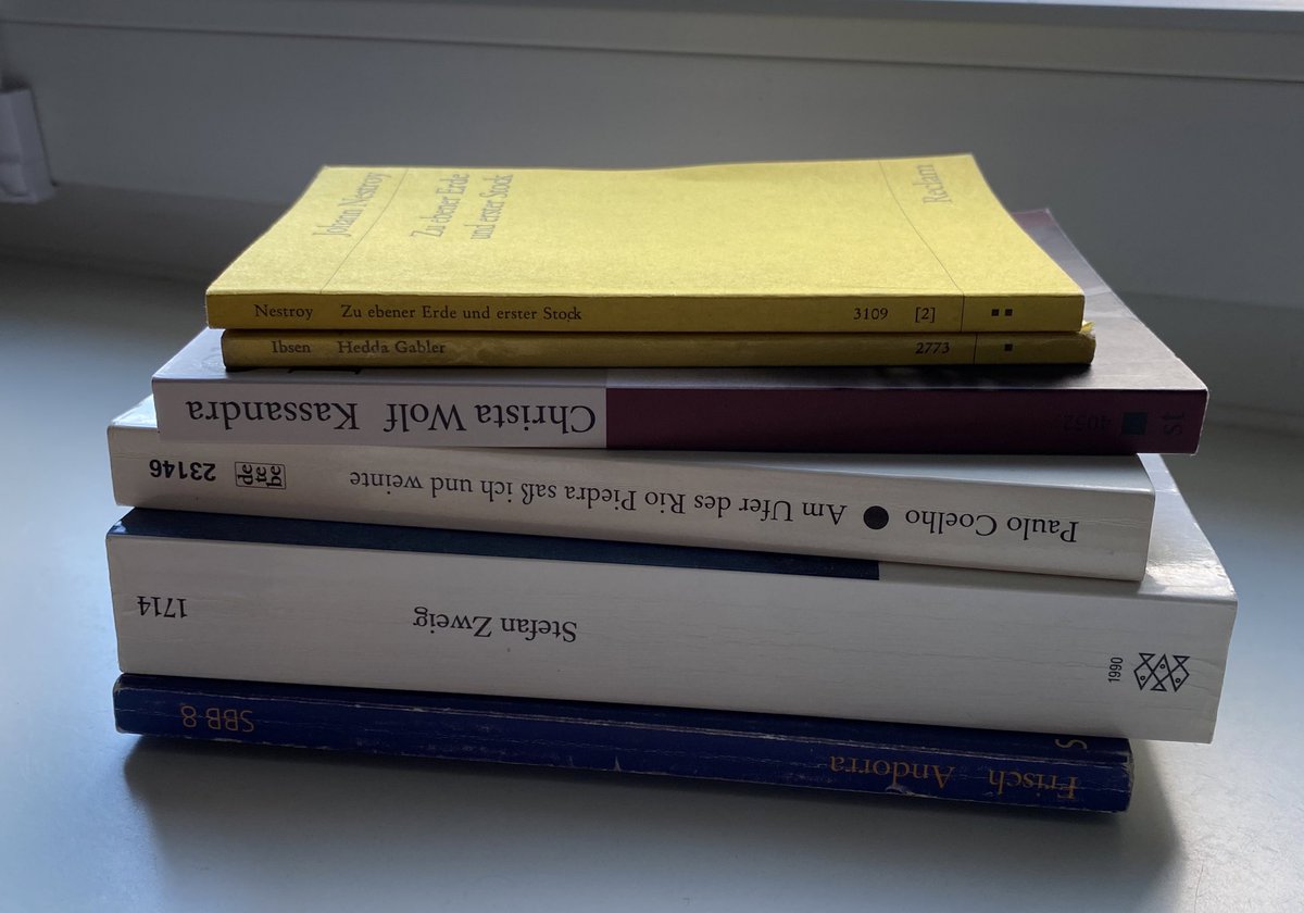 Jen_Selzer's tweet photo. Meine heutige Flohmarktausbeute; auch mit Klassikern, die ich bisher nie gebraucht fand! https://t.co/KUcLoIXg8R
