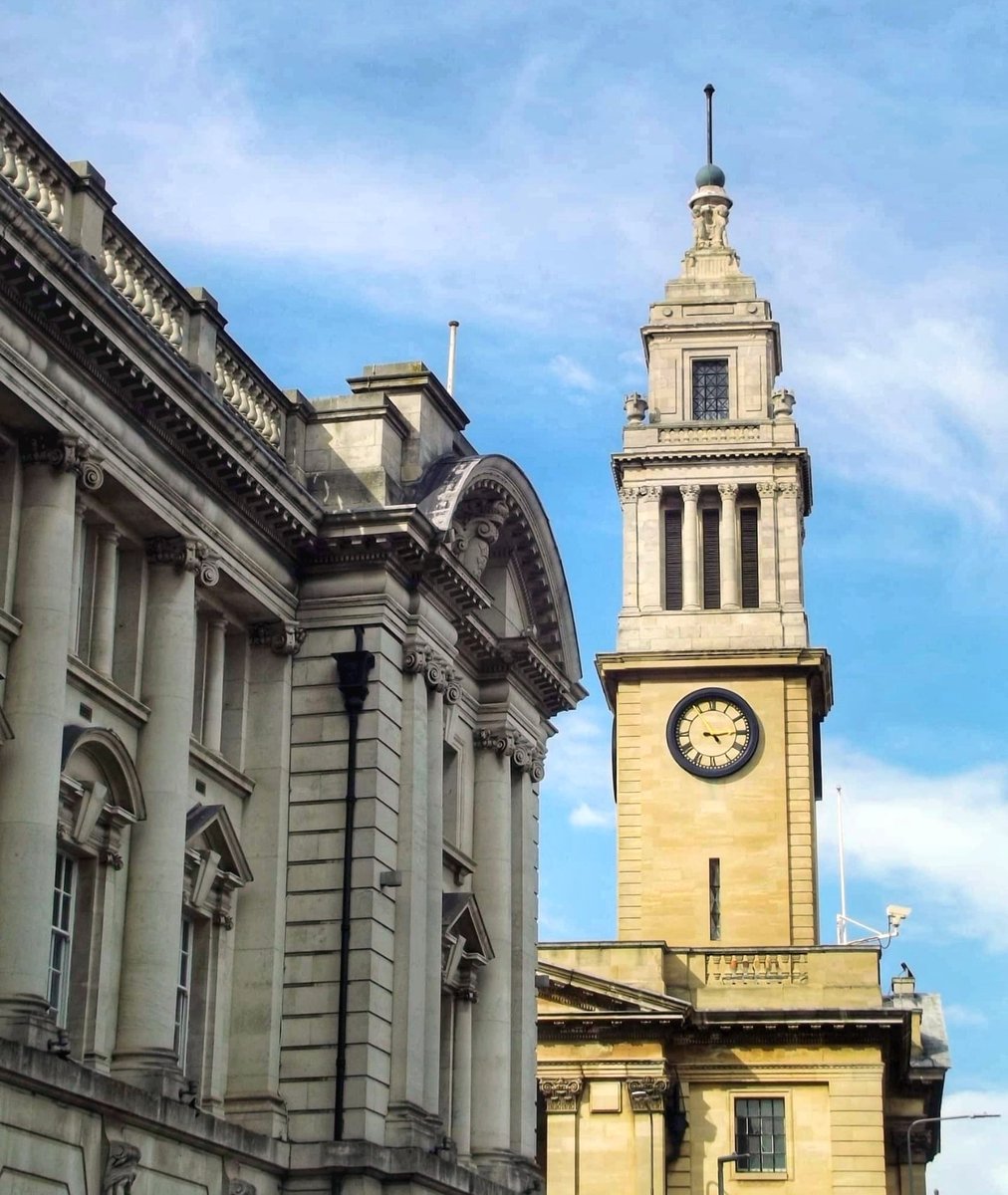 HullImages's tweet photo. The Guildhall Clock Tower with its Timeball. Taken before the Timeball restoration. With the former Head Post Office now The Three John Scott's pub on the left.
#hull #yorkshire #travel #architecture #hullmaritime #mustbehull #timeball https://t.co/ngSVF43D18