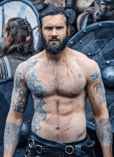 Después de mil años decidí ver Vikings. Qué buena está la trama!!!! 

La trama: