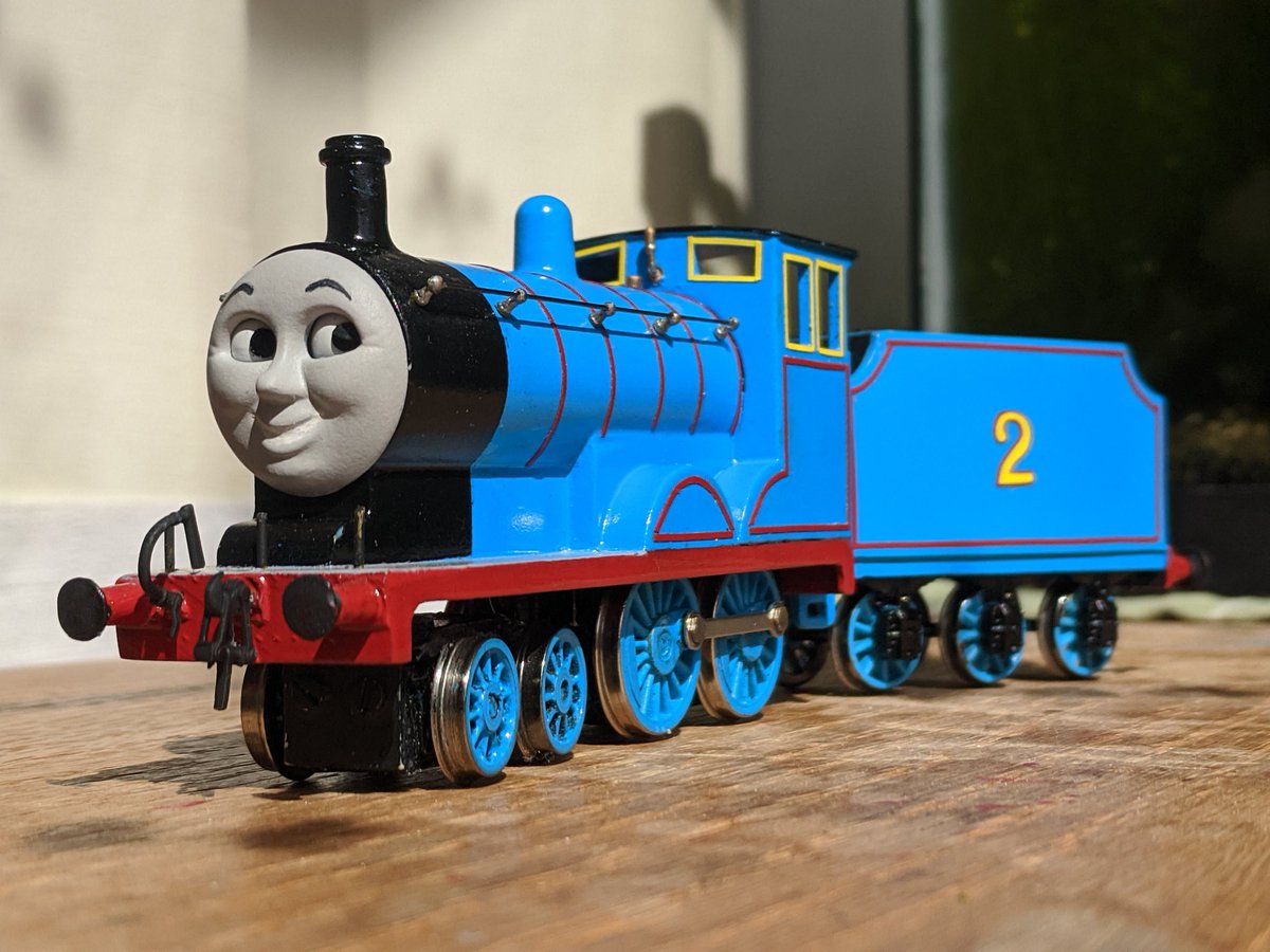 The_lbsc_thomas's tweet photo. Steady Eddie is at the ready! I'm very happy to call him done. He's a bachmann Edward with some slight detail changes like handrails, a new buffer beam and a full repaint also really pleased with how clean I did the paint it shows how masking tape can go a long way. I love him sm https://t.co/vJKnH5gnzX