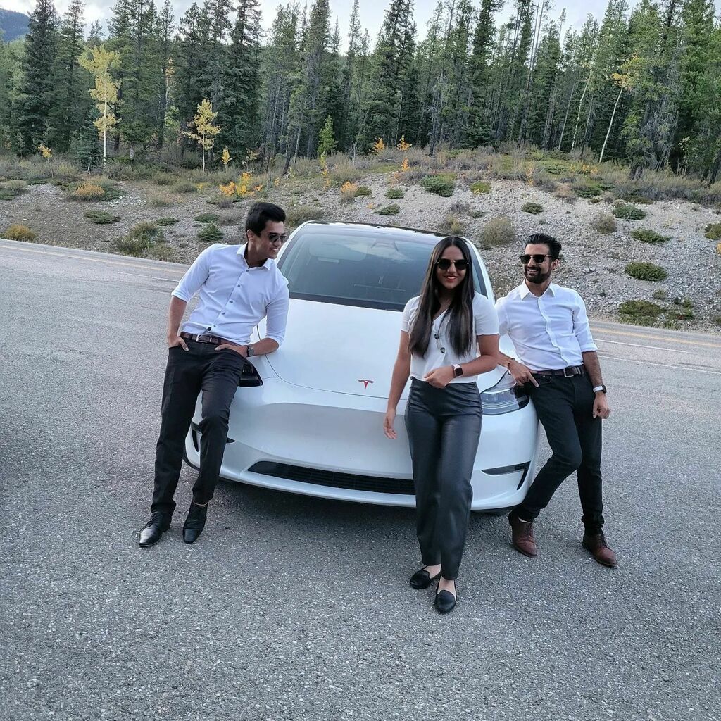 rameezv's tweet image. Happy #nationalsiblingsday to my two favourite people who always forget about national siblings day.

I would be a very empty and boring person without you two. Thanks for being you ❤️❤️ instagr.am/p/CcLUCJXrXDZ/