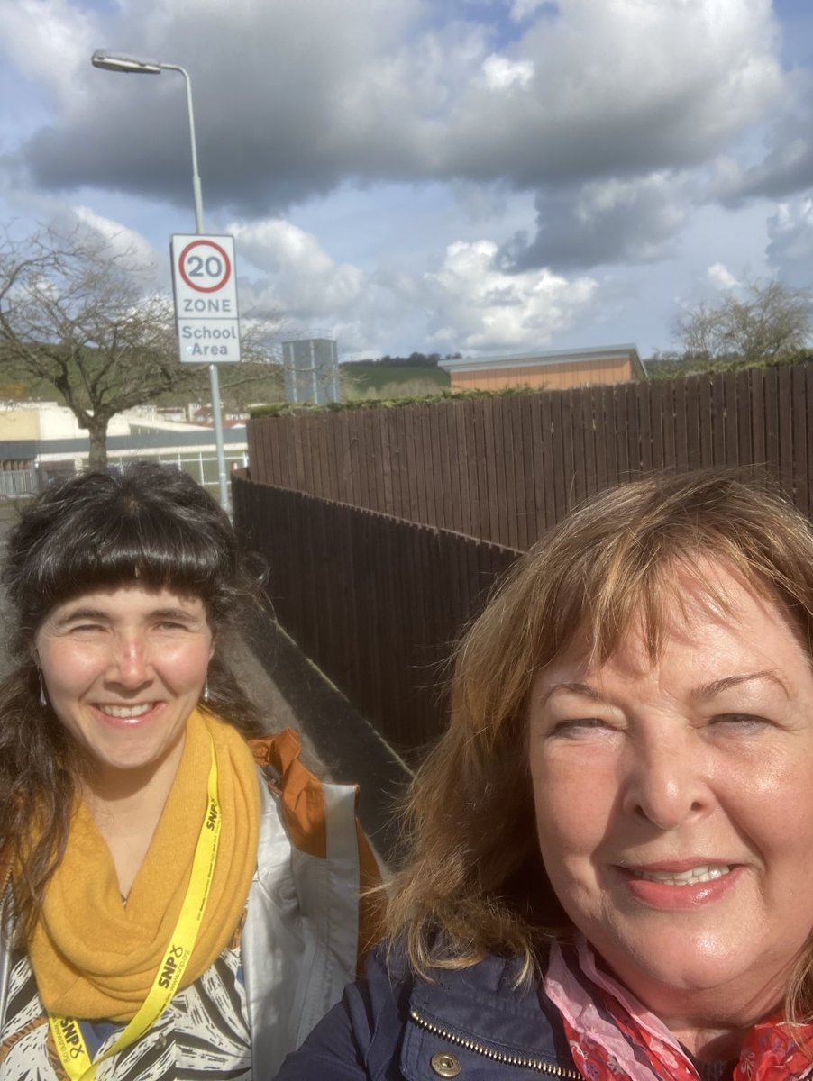 FionaHyslop's tweet photo. Sunshine on a Sunday - out with @PaulineBathgate #snpactive @BathgateSNP https://t.co/pi0cDP3Tth