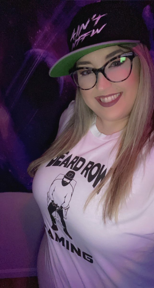 Last night was awesome for the ladies night! I had to rep of course my favorite streamer <a href="/OGMannyJ/">OGMannyJ</a>  and some awesome new friends thank you to @MrsBPM_ and @Ironmanny23 for hosting! It was an awesome night with a lot of alcohol and laughs ❤️