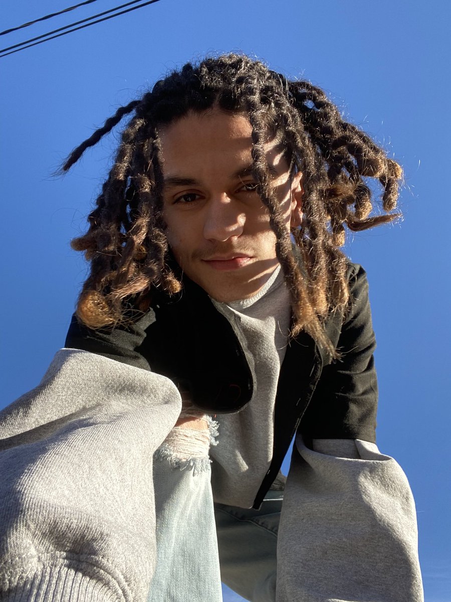 emmanuel_C777's tweet photo. Sippin on Hennessy, got me bending sideways
Everything on me drippin’ you can’t ride the wave 😈🎶

7
7
7 https://t.co/2dY8SVoNyw