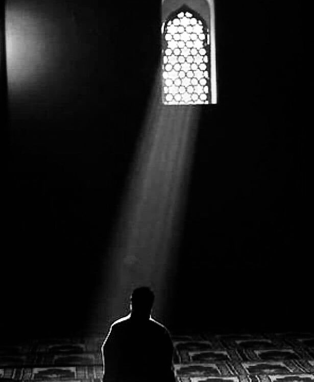 ⬛️
..ولئن أخرتني الدهور
وعاقني نصرك المقدور
ولم أكن لمن حاربك محارباً ولمن نصب لك العداوة مناصباً
.. فلأندبنّك صباحاً ومساءً ولأبكينّ عليك بدل الدموع دماً حسرة عليك وتأسفاً
على ما دهاك وتلهفاً حتى أموت بلوعة المصاب
وغصة الأكتئاب ..
              "من زيارة الناحيه"