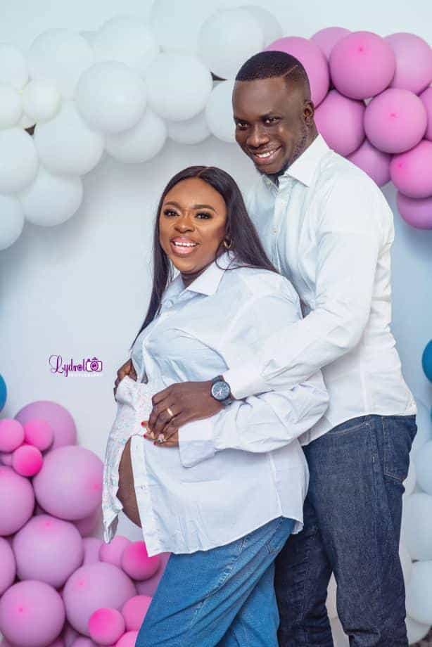 hadassahdebby's tweet photo. This God that we serve is NEVER too late 😭 After 8 years of waiting, d Lord said, "Now is d time, take 3 for ur troubles"💃💃... JESUS  alone could have done this. Oh Lord, we are more than grateful. Thank u Jesus, our joy knows no bounds. Congrats ore mi @Jumskitchen https://t.co/bfIRCWDOWK
