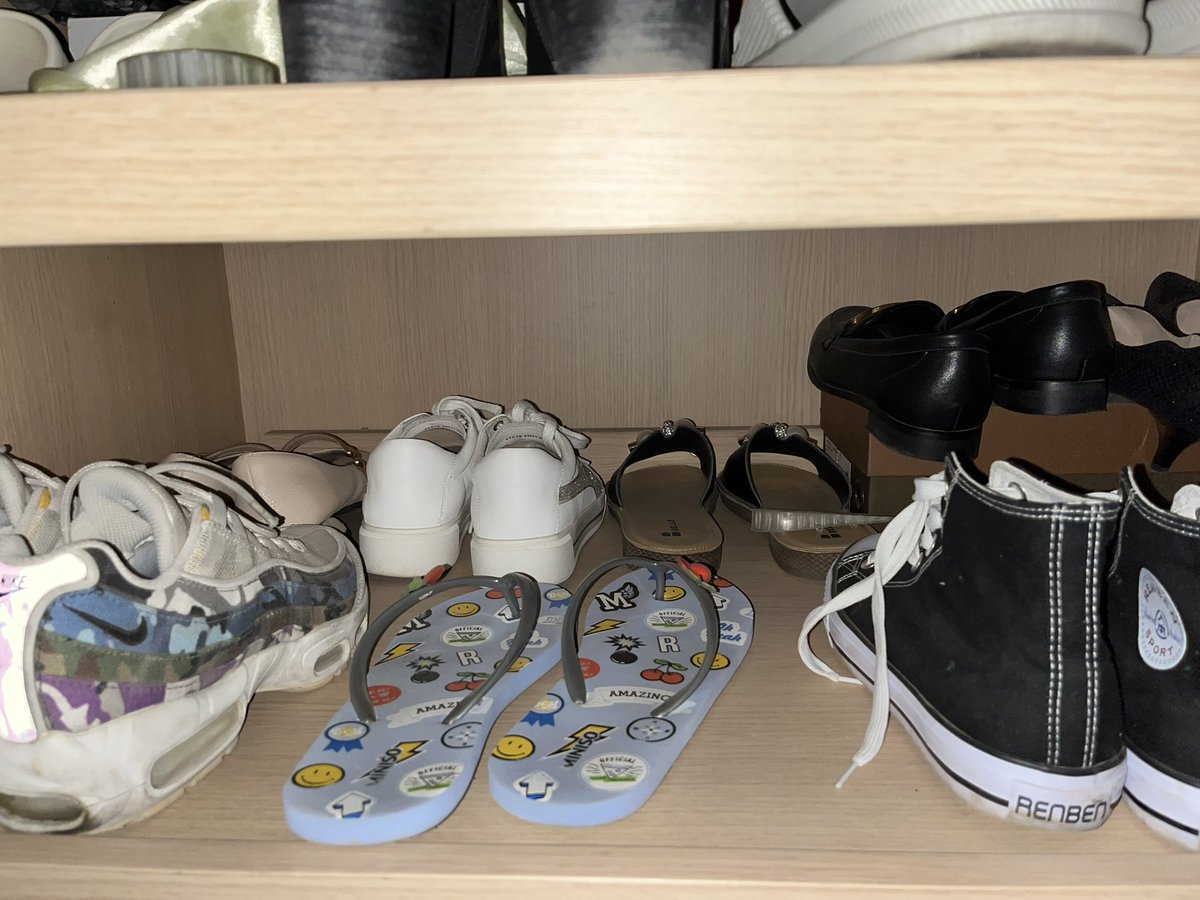 #扫楼打胶 #射鞋 #扫楼 #打胶 最喜欢的一家鞋柜 女主36.5极品小脚 点赞过50续上射图（想看什么鞋子可以评论区）