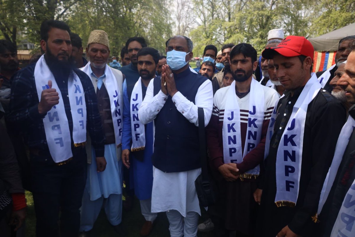 SanjayNaad's tweet photo. Despite it being Sunday and the first day of Ramadan,massive participation of elected representatives, Youths,Women and social activists to join #JKNPF in Srinagar was to be seen to be believed. ⁦@shkmuzaffar⁩ ⁦⁦@AnchorAnandN⁩ ⁦@bhartijainTOI⁩

 #NewKashmir https://t.co/Mqa0TCTiTV