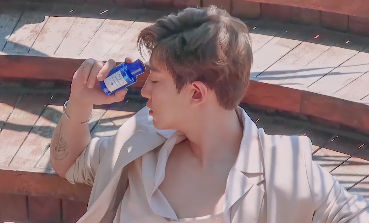 loeyyhub's tweet photo. Thinking about this chanyeol https://t.co/v94O0ToiTs