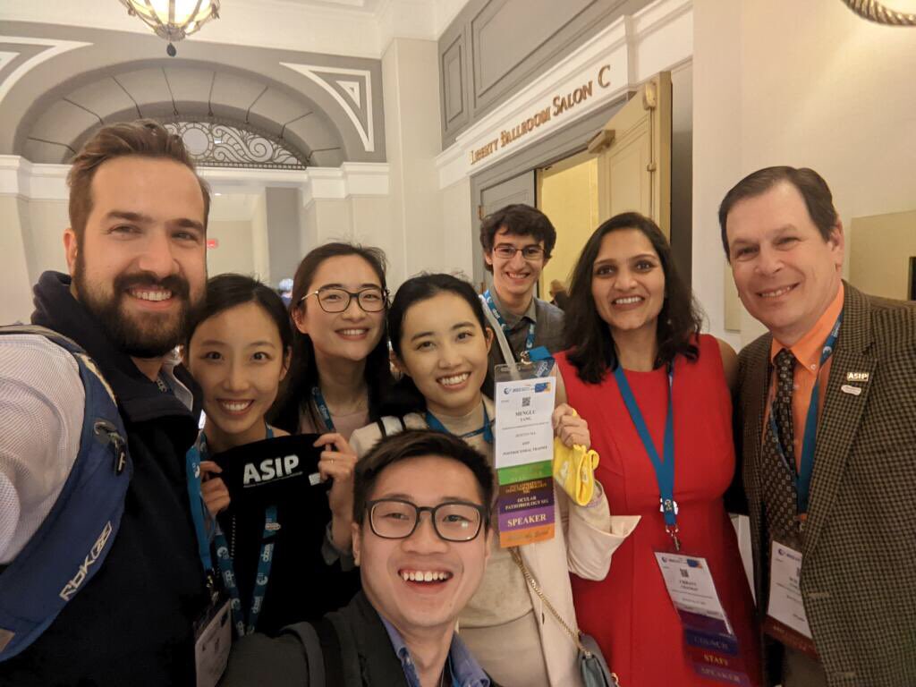 EyeDaisyShu's tweet photo. Selfie game strong at @expbio Had such a fun time at the @WomeninPath Networking Event @expbio #expbio @ASIPath #eb2022 #asip2022 @chhavic @WBColeman15 @DrZhengpingHu @MengluYangMD https://t.co/LReT9olZJA
