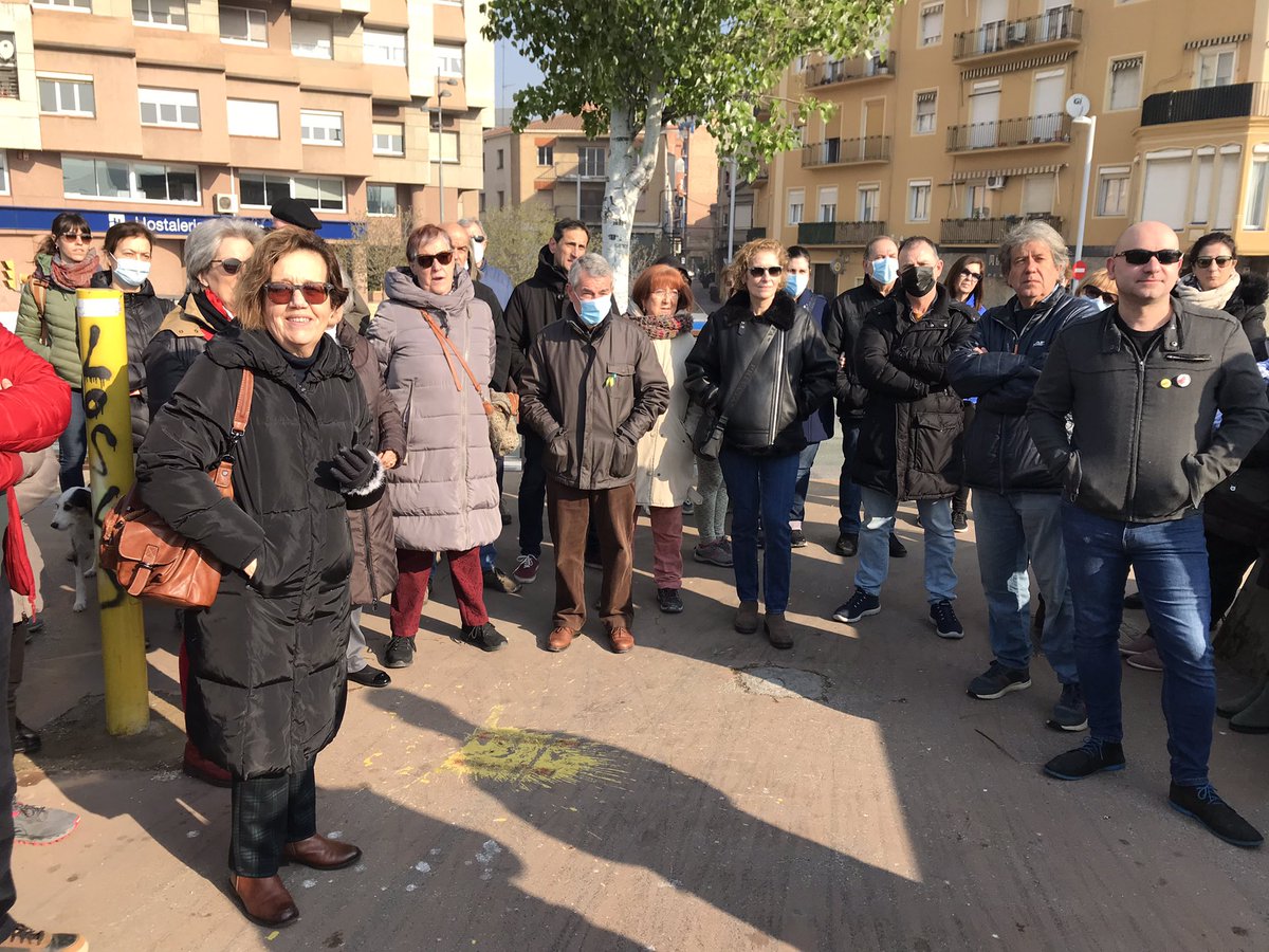 Moltes gràcies a tots els qui avui heu fet que la ruta pels vestigis de la Guerra Civil a Lleida hagi sigut un èxit! Unes 70 persones han seguit molt interessades les explicacions dels nostres guies, Joan Ramon González i Joan Oms. Comencem el fil 🧵🧵
