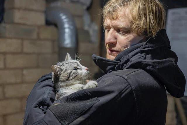 domdyer70's tweet photo. This photo from Max Levin was the last he had published from Ukraine before he went missing. It inspired me to campaign for British Government to allow in Ukrainian refugees with their pets. This will now happen, so sad that Max is no longer with us to thank RIP #Ukraine https://t.co/Q5prNI1jZl