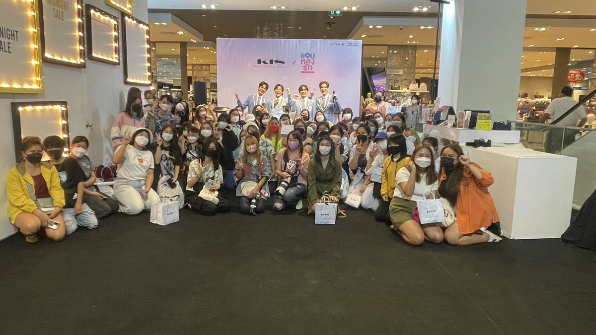 seng_wichai's tweet photo. วันนี้ขอบคุณพี่ๆชาวเชียงใหม่ทุกคนมากค้าบได้รับการต้อนรับอย่างอบอุ่น เป็นกันเองมากบรรยากาศสนุก เม้ามอยกันยันเลิกเลยคับบ55555 ไว้จะมาลั้ลลาอีกนะค้าบบบบ  จะไปฝึกภาษาก่องงง💞💞💞
#KISเติงหาแอบหลงรัก
#bbil1ypn #Seng_wichai 
#hengpnp #ppriseee 
#SCOYtheseries
#แอบหลงรักเดอะซีรีส์ https://t.co/8vX1Ugz103