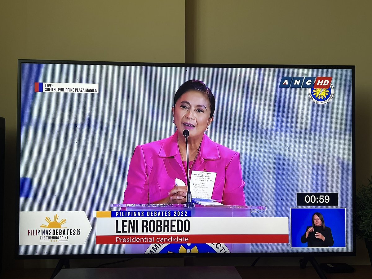 George022222's tweet photo. As an OFW, I loooove her answer to the question on migrant workers. Lalo nung nabanggit nya na hindi kami talaga pumunta dito dahil gusto lang namin. Sino ba ang gustong mahiwalay sa pamilya? 🥺 Thank you VP Leni for being our voice. 💕 Sapul mo ang tunay na sitwasyon 🎯 https://t.co/Ts1pMArk51