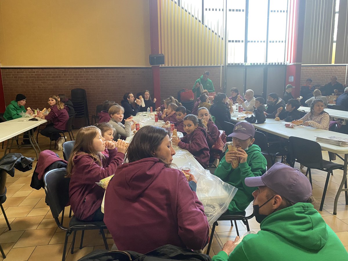 MotsMerveilles's tweet photo. Depuis plusieurs mois les apprenants de M&M se préparent à parader à la mi-carême avec Mila, géante de la #lecture.
Ils ont participé à des ateliers de danse et de percussions🥁et sont prêts pour faire la fête et se produire en public🥳
#culturepopulaire
#hautsdefrance #REAAP https://t.co/3k8fq6K0BX
