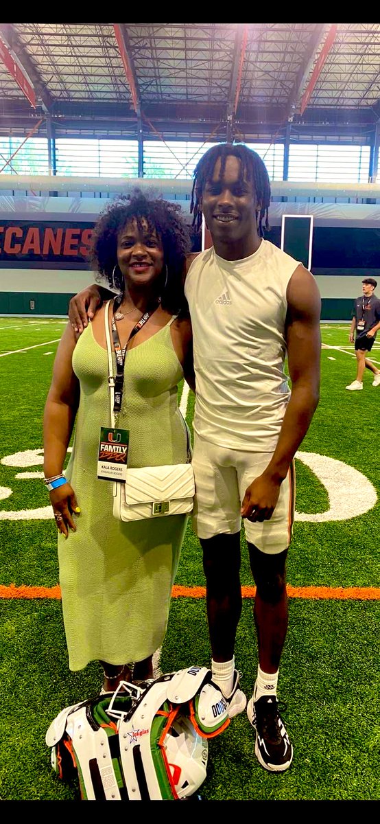 CoachRogers88's tweet photo. A Beautiful Mom and her Handsome son… My Boy body filling on out; All I’m going to say is WATCH OUT!! He’s a VET and he’s coming for it all!! 🙌🏽🧡💚 https://t.co/bIRkaTslmj