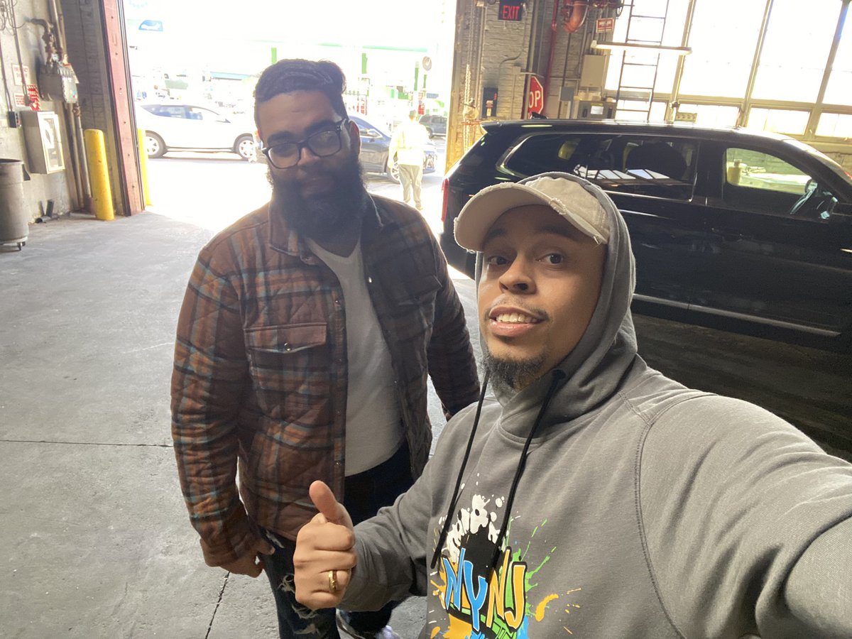 SmallBizzyBone's tweet photo. 🌞 No better way to spend a Sunny Saturday then with Sanitation 🚛

Ported over 3 First Responders ⛑  all with our $61.50 Bundle !!
📲⌚️💻 

Can’t wait to come back for the 6am 🌅 roll call!!!

#FindAFirstResponder 🚨 
#FirstNet 🗑
#PortPositivity 📈 https://t.co/f41zNqnuIC