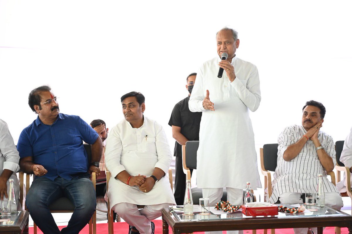 sanjaynirupam's tweet photo. Addressing a crucial meeting of Congress leaders and grass root level party workers alongwith hon CM @ashokgehlot51, PCC President @GovindDotasra &amp; hon ministers in Jaipur today to expedite ongoing digital membership of Congress party.
#DigitalMembershipDrive
@INCIndia https://t.co/PaKcNT8Zge