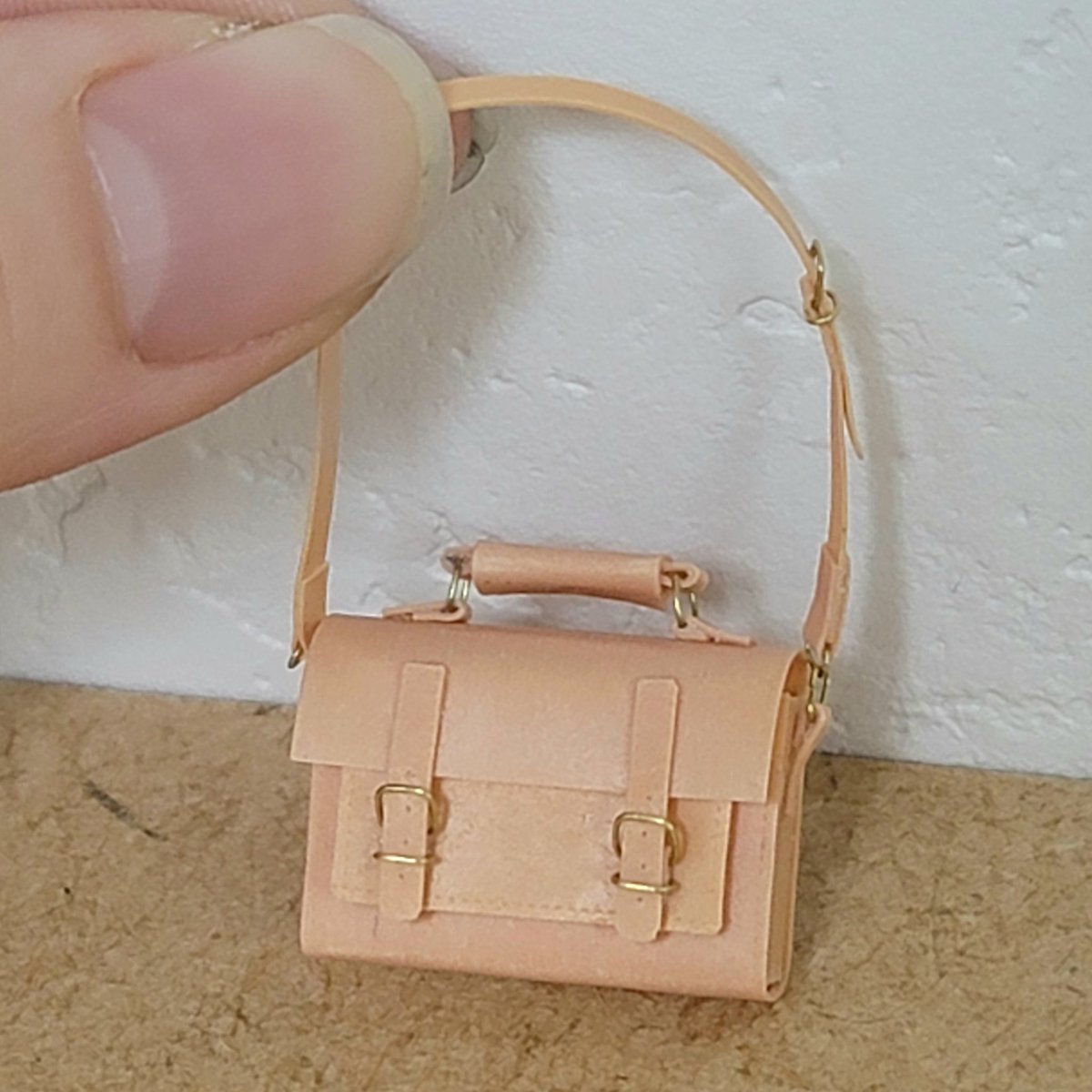 難しかったけどめちゃくちゃ作るの楽しかった。色んな育て方があるヌメ革が好きです。